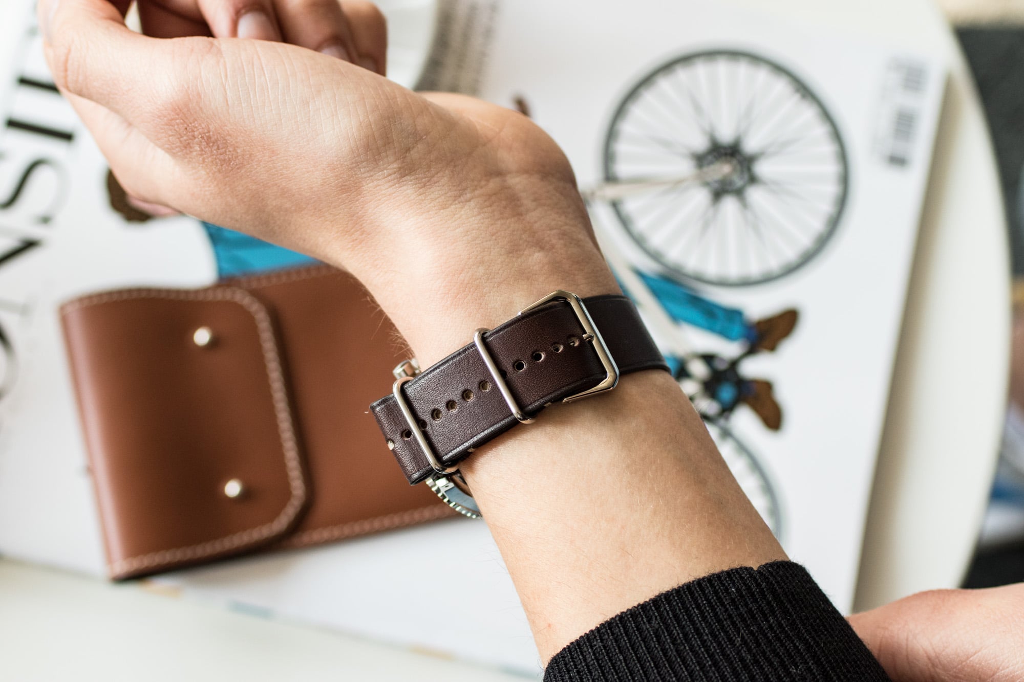 Comment porter un bracelet NATO ? La façon classique