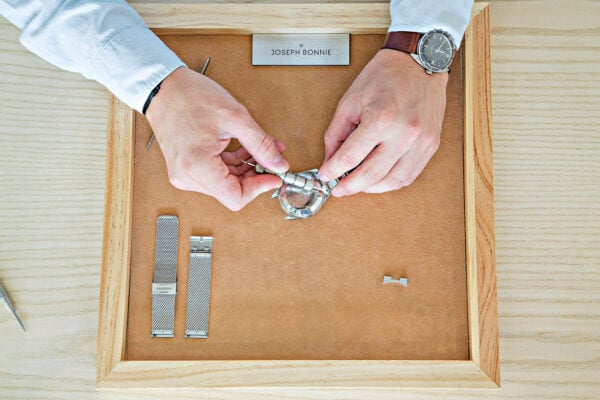 Installer un bracelet de montre en acier