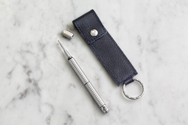 Bergeon Outil Chasse Pompe - Pour changer les bracelets de montre - Pochette cuir grainé bleu nuit