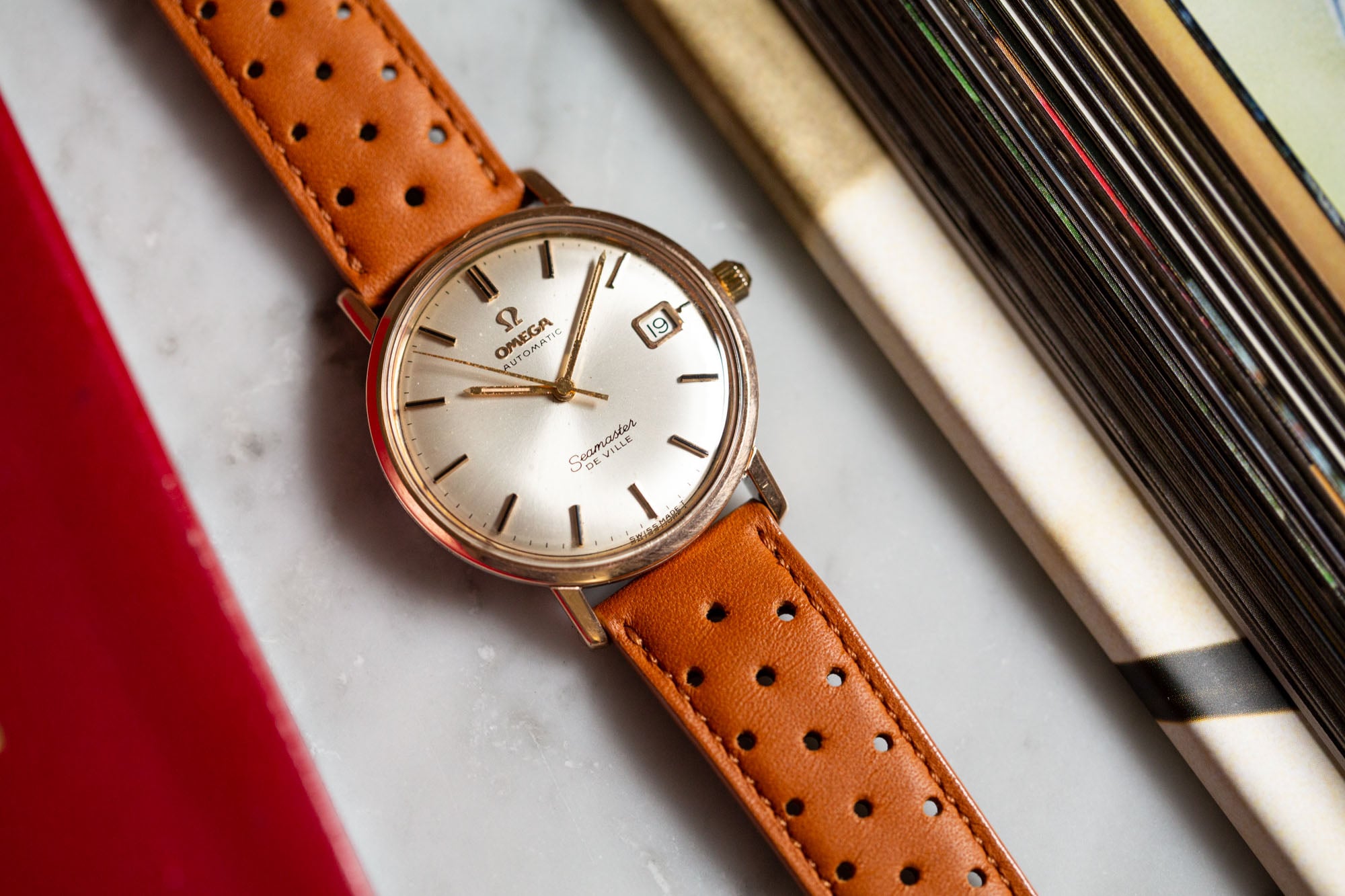 1963 Omega Automatic Seamaster De Ville Date Model 166.5020 in Solid 18ct Gold with Linen Dial with Box