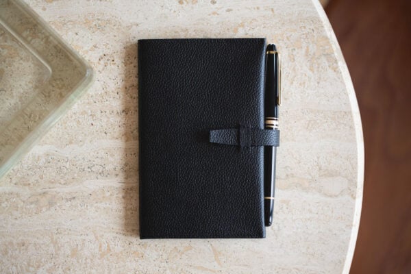 Protège-carnet cuir de vachette grainé noir